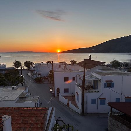 George Apartments Livadia  Buitenkant foto